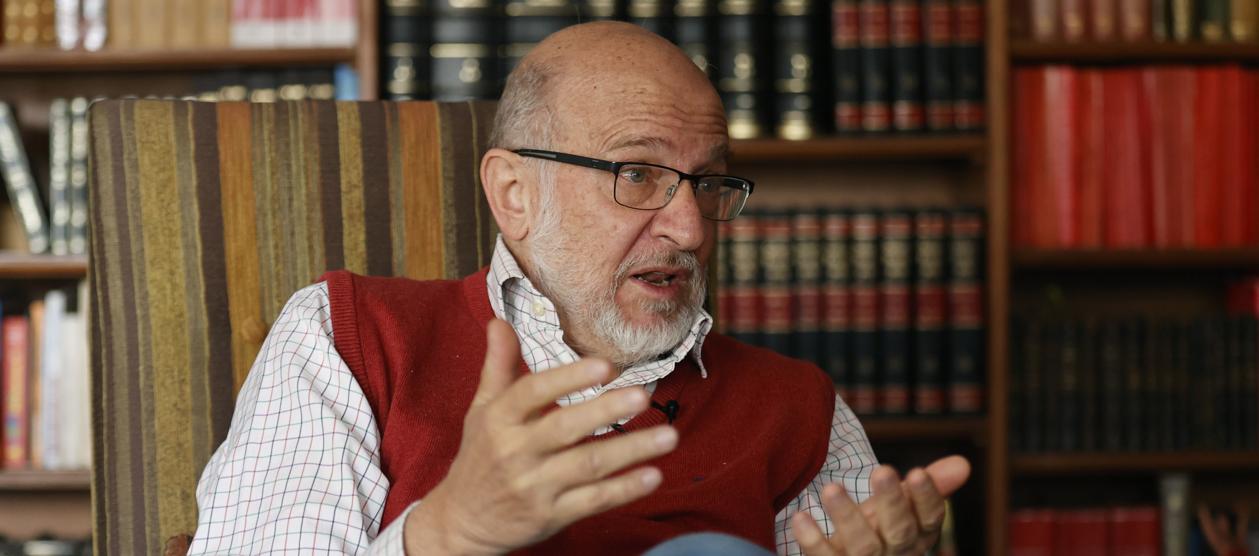 Escritor y académico colombiano de la lengua Daniel Samper Pizano.