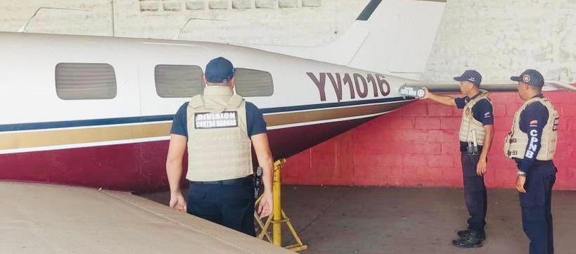 Una de las avionetas inmovilizadas.