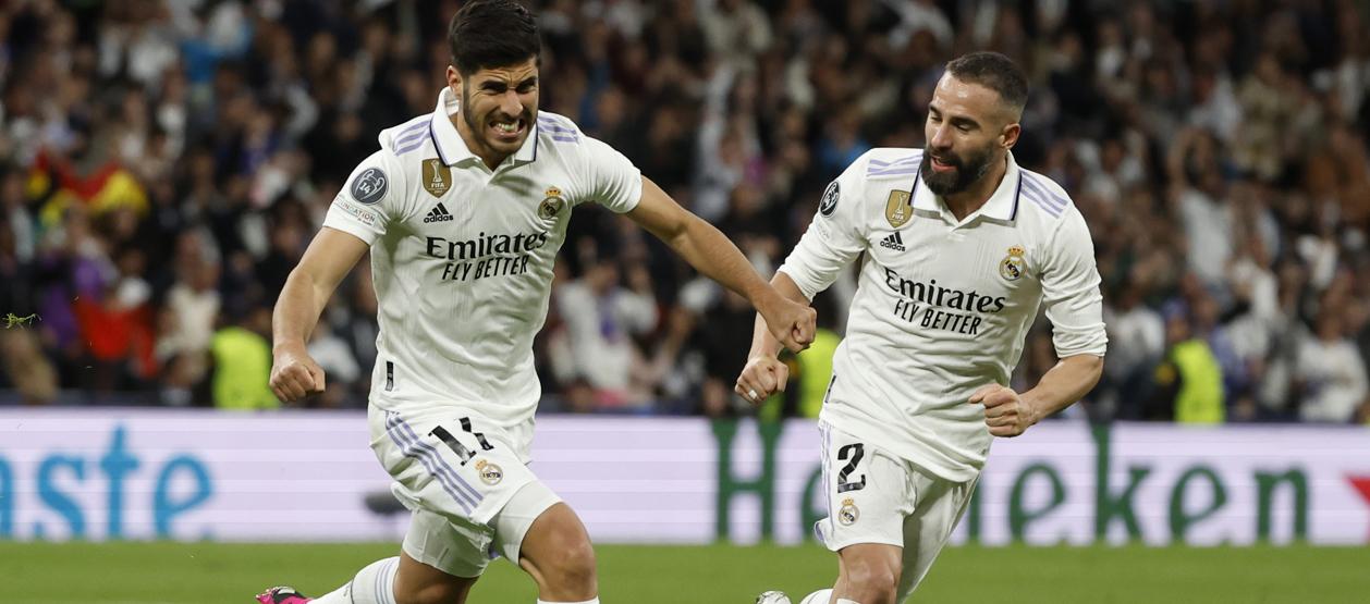 Marco Asensio, autor del segundo gol, celebra con Dani Carvajal.