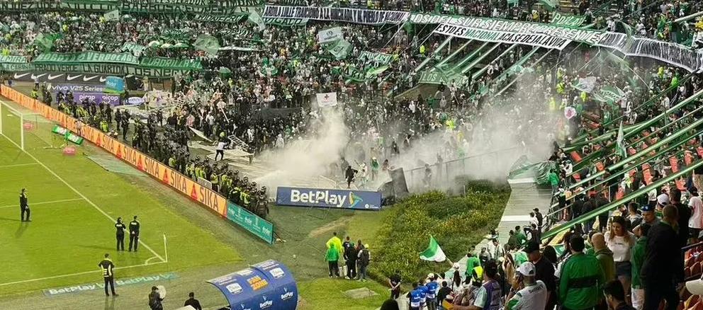 Aspecto de los disturbios en el estadio Atanasio Girardot de Medellín
