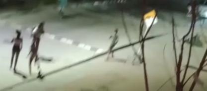 Varias personas corren en medio de la balacera en Villas de la Cordialidad