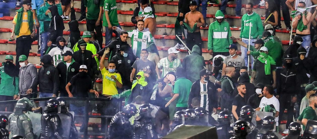 Los disturbios se presentaron en la tribuna sur del estadio Atanasio Girardot.