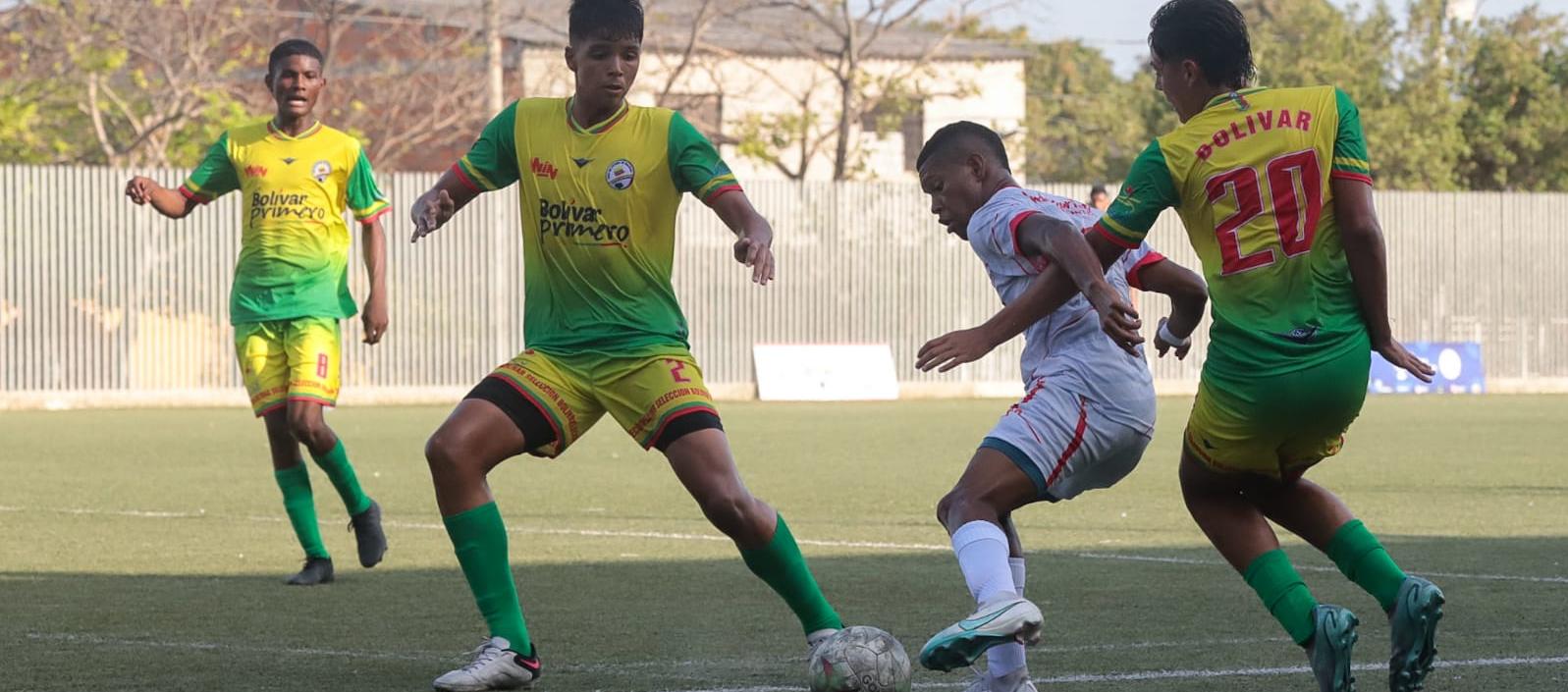 Bolívar aseguró su clasificación al derrotar 2-1 a Atlántico.