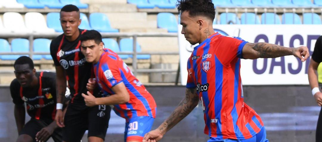 Ricardo 'Caballo' Márquez malogró una pena máxima cuando el partido estaba 2-0.