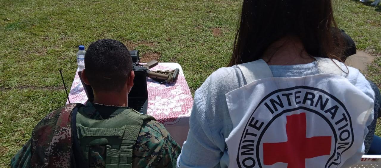 El Comité Internacional de la Cruz Roja (CICR) fue el encargado de recibir a los dos retenidos.