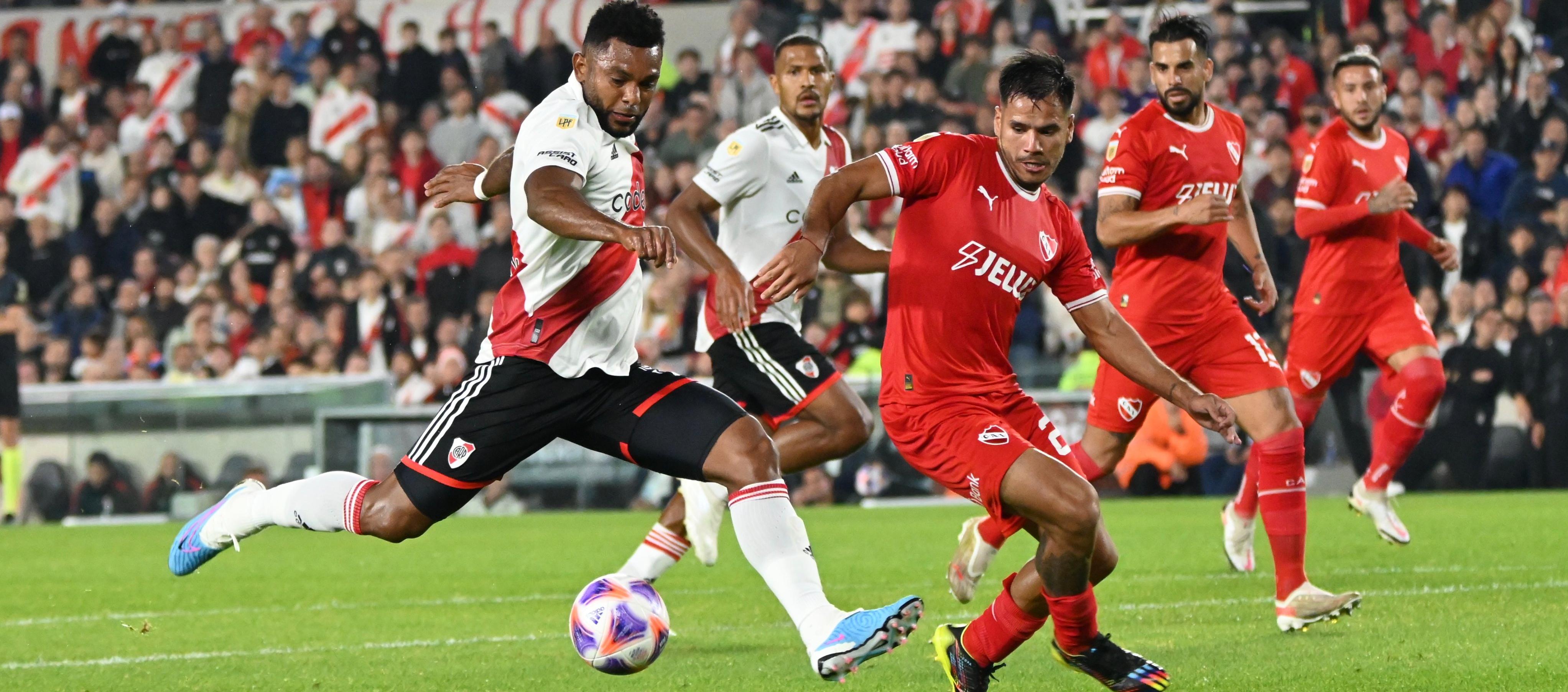 Miguel Ángel Borja puso 2-0 para River en el minuto 35 del segundo tiempo. 