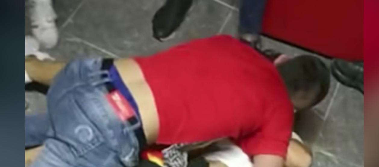 Hombre casi le arranca la nariz a mordiscos a una mujer en una discoteca.