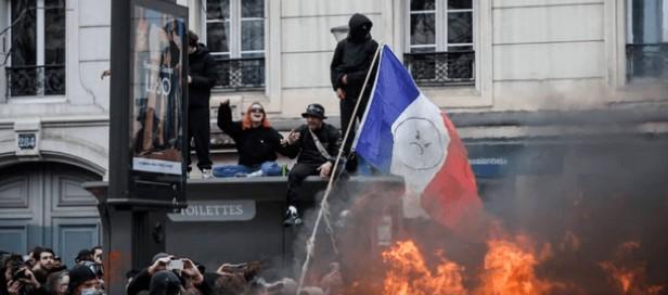 Personas salen a las calles para rechazar la nueva reforma pensional