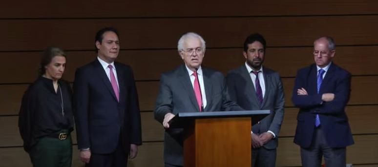 El ministro de Hacienda, José Antonio Ocampo, en su intervención ante la prensa.