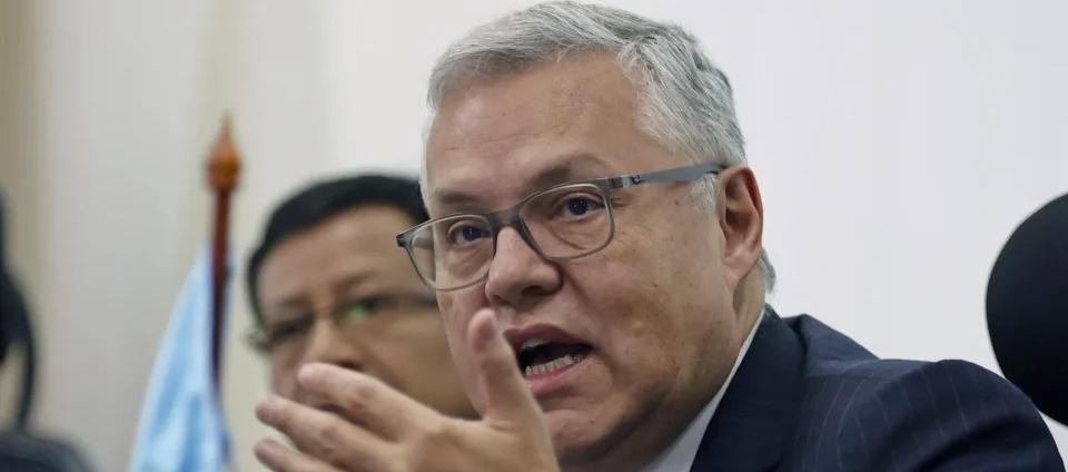 Néstor Osuna, ministro del Interior.