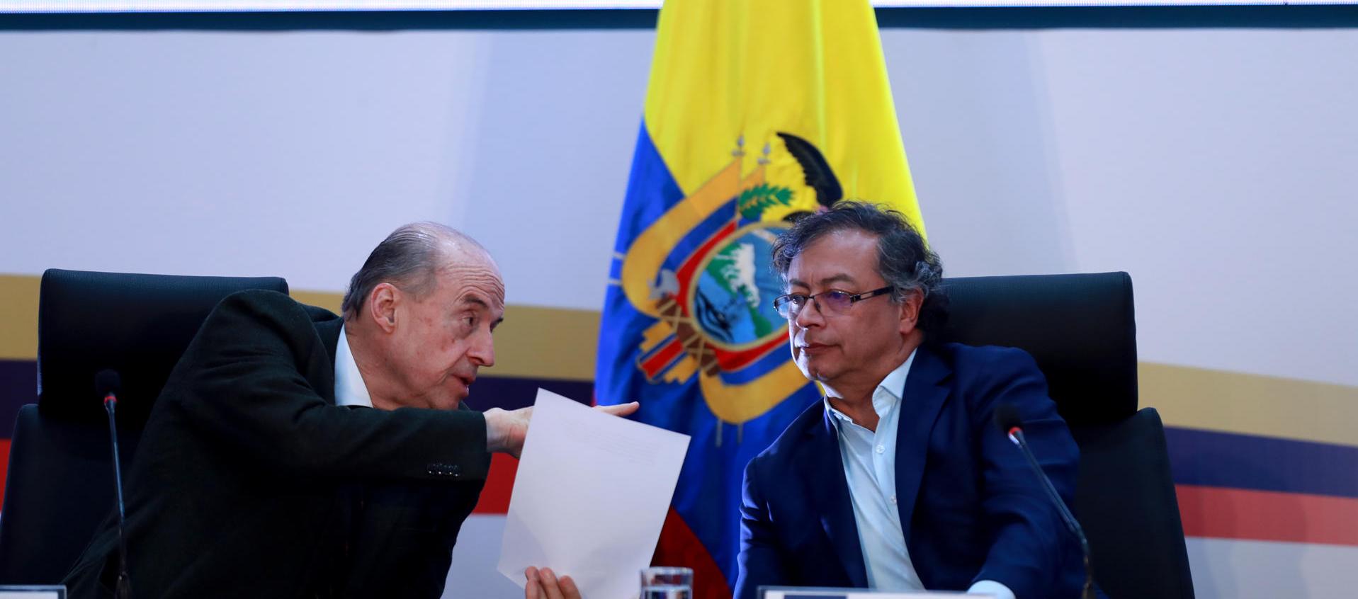 El Presidente Gustavo Petro y su canciller Álvaro Leyva.