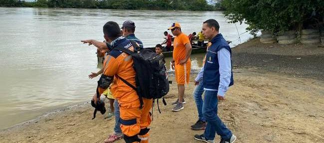 Organismos de socorro en una jornada en el río Sinú