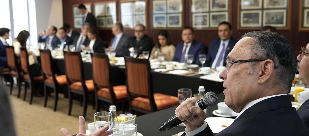 La bancada conservadora analizando la Reforma a la Salud