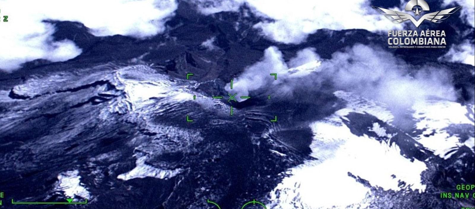 Una de las imágenes del volcán Nevado del Ruiz captadas por la Fuerza Aerea Colombiana
