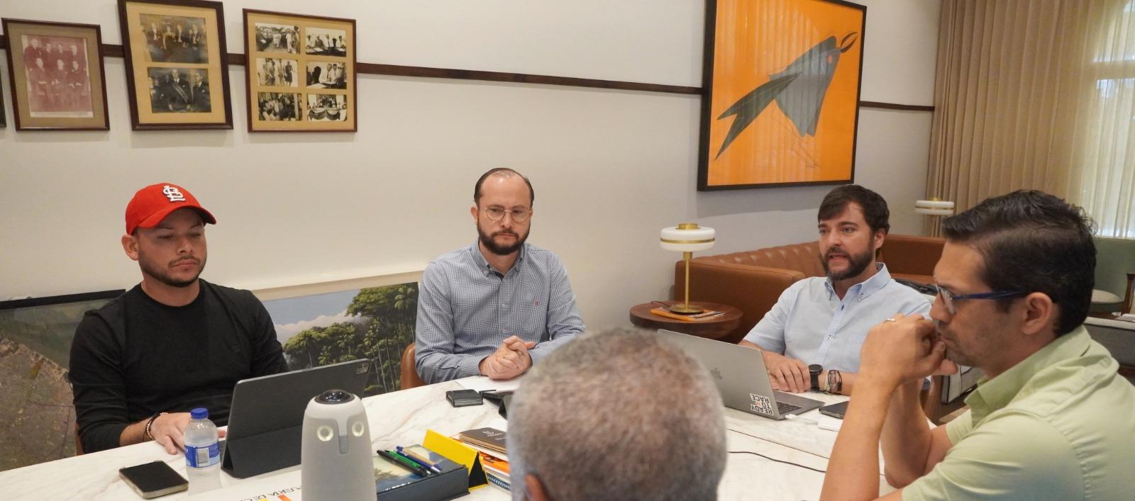 Alcalde Jaime Pumarejo y su equipo de trabajo