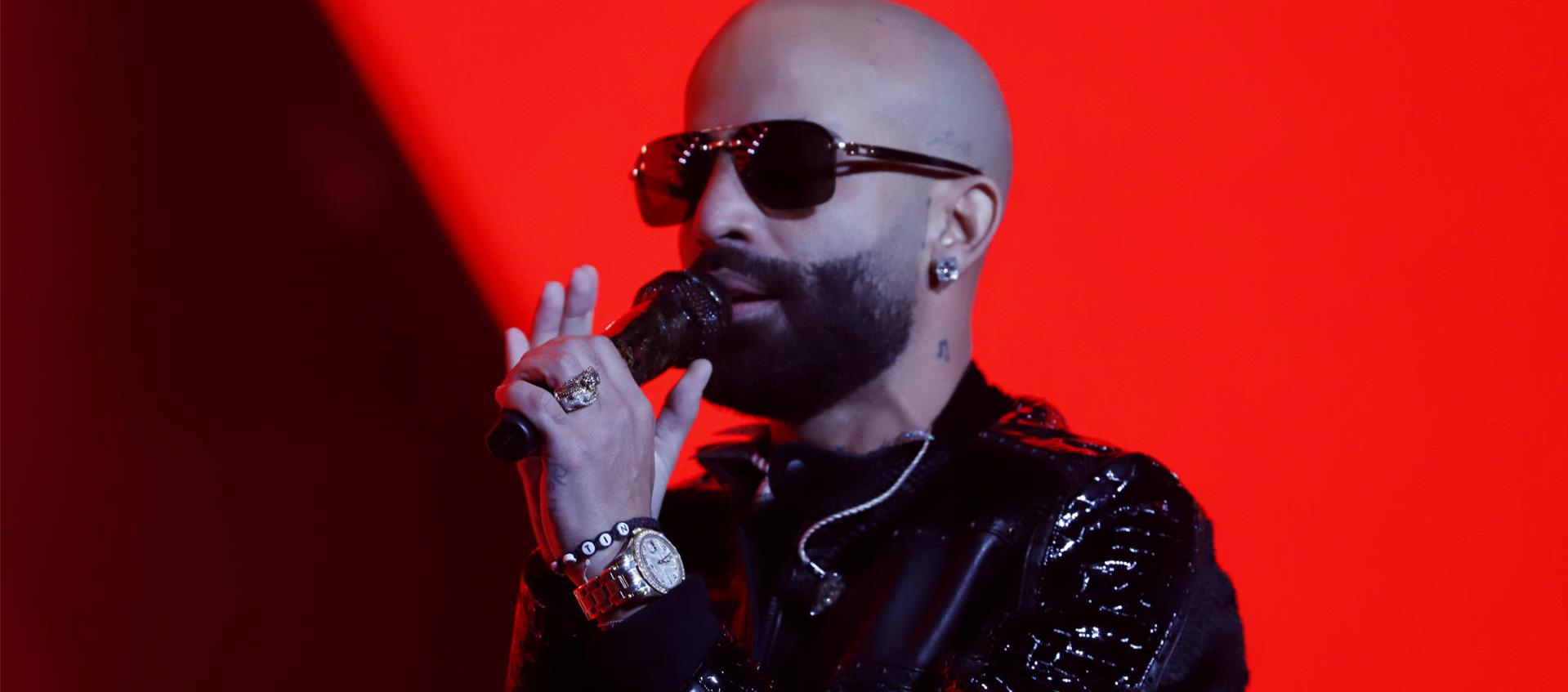 Arcángel, reguetonero puertorriqueño. 