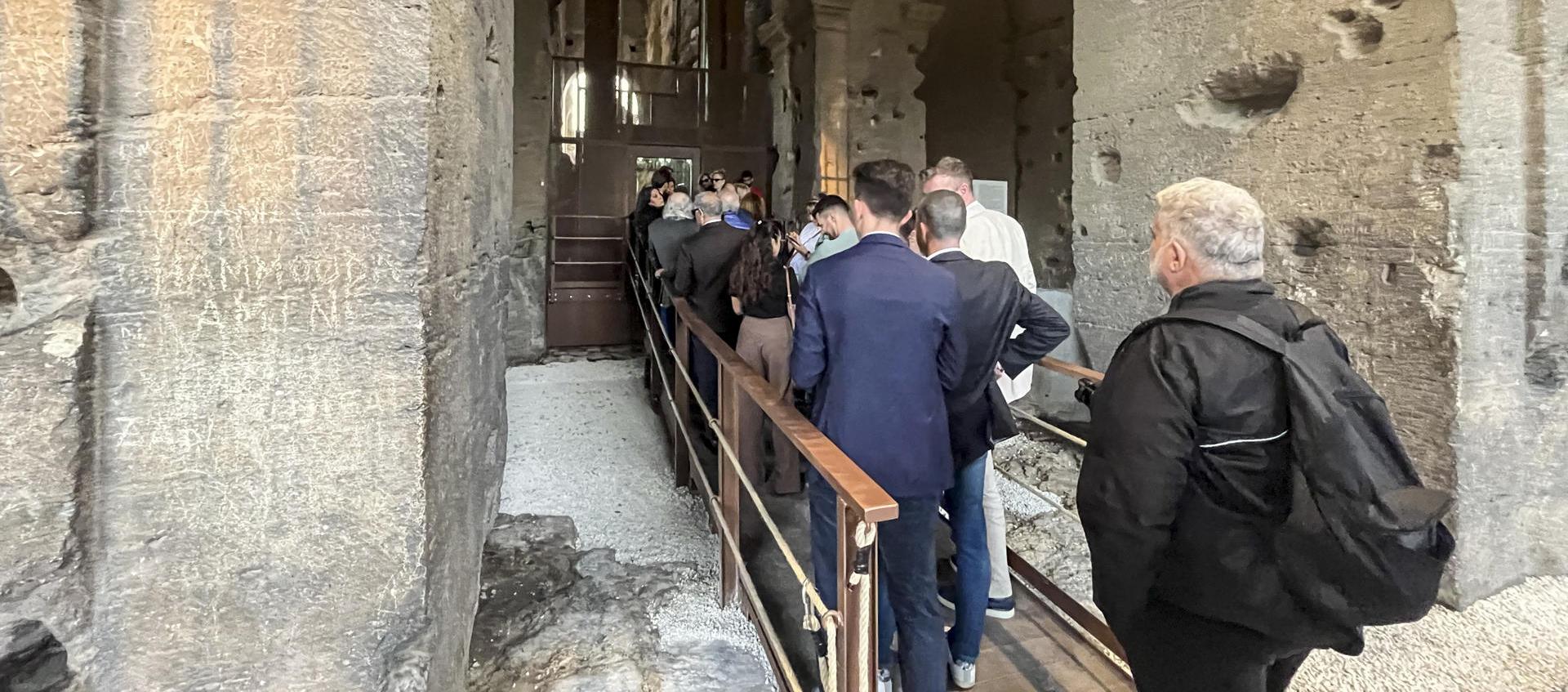 Ascensor en Coliseo Romano.