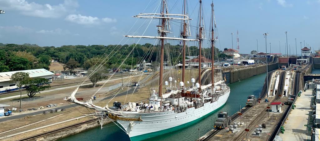 Buque escuela de la Armada española Juan Sebastián de Elcano
