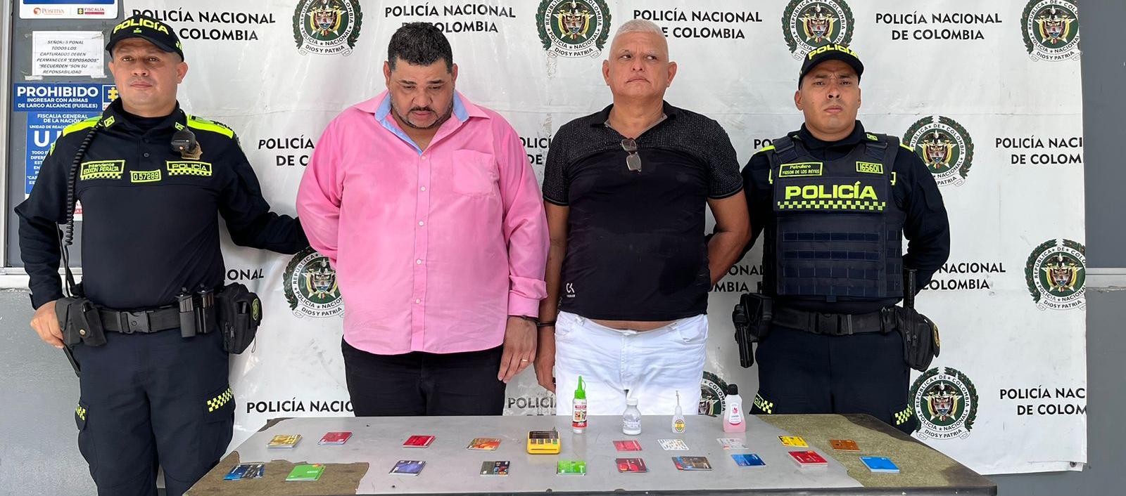 Dos personas fueron capturados cuando intentaban alterar un cajero.