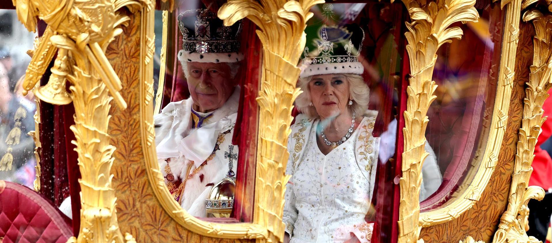 Carlos III y Camila en la Carroza Dorada de Estado