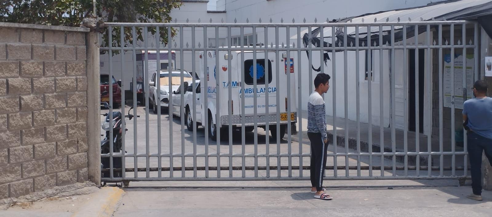 Juan Mejía Viloria fue llevado a la Clínica Adela de Char, donde se confirmó su muerte. 