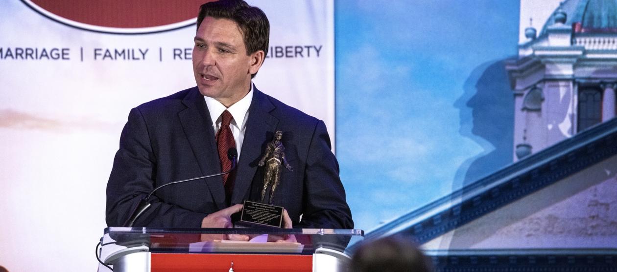 Gobernador de Florida, Ron DeSantis.