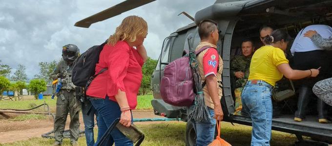 Directora del ICBF viajando a la selva del Guaviare.