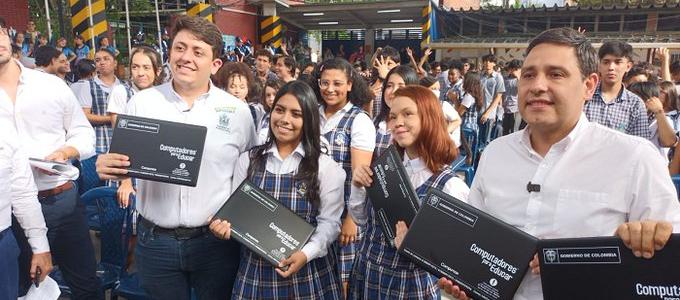 El ministro de las TIC, Mauricio Lizcano, en Floridablanca