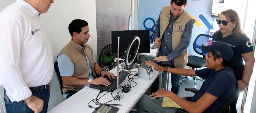 Con el programa ‘Juntos sobre ruedas’ realizó la jornada de cedulación para habitantes de la calle.