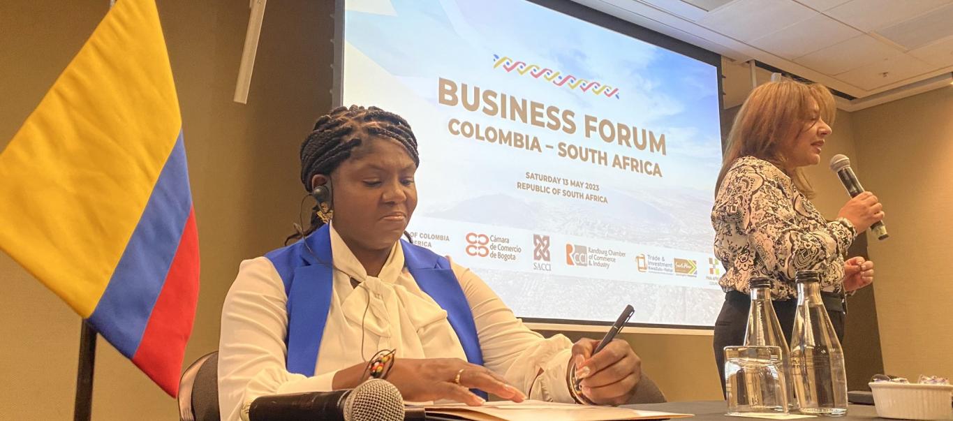 La vicepresidenta Francia Márquez durante su visita en Sudáfrica. 