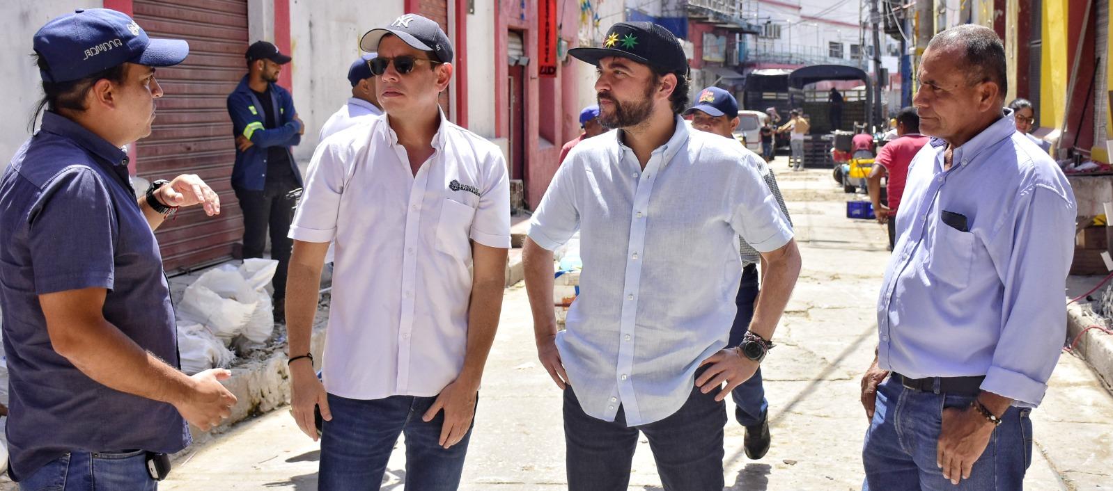 El Alcalde Jame Pumarejo en visita al Centro Histórico de Barranquilla.