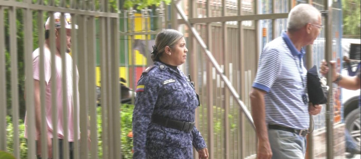 Una guardiana del Inpec, un funcionario administrativo y un médico de esa entidad