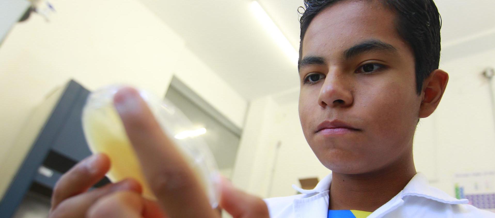 Ian Emanuel González Santos, el biólogo molecular más joven del mundo