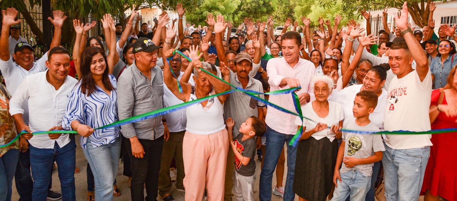 Inaguración de las vías en el barrio Pumarejo