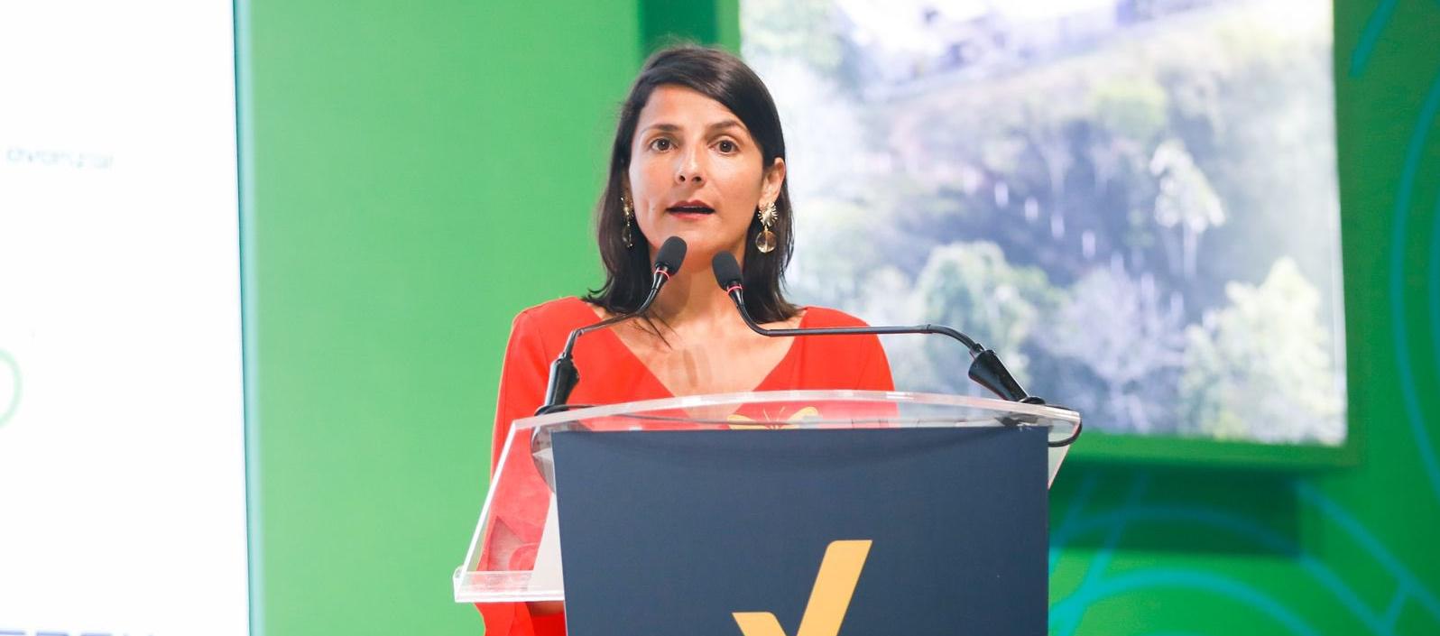 Irene Vélez, Ministra de Minas.