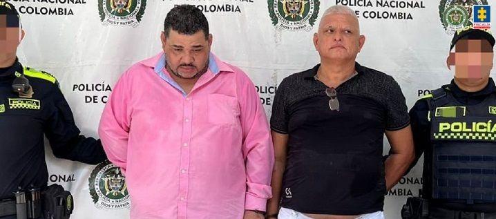 Los dos capturados por la Policía. 