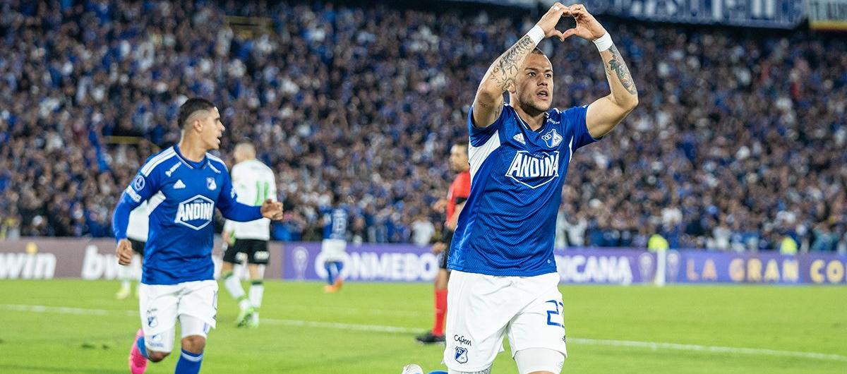 El goleador Leonardo Casto celebra su anotación ante América Mineiro