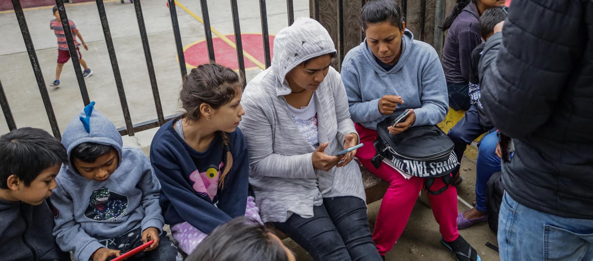 Las víctimas piden prestado dinero a sus familiares para viajar.