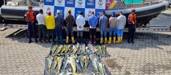 Capturados mientras realizaban realizaban faena de pesca de manera ilegal. 