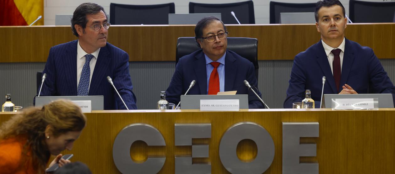 El Presidente de la República, Gustavo Petro, en la sede de la Confederación Española de Organizaciones Empresariales.