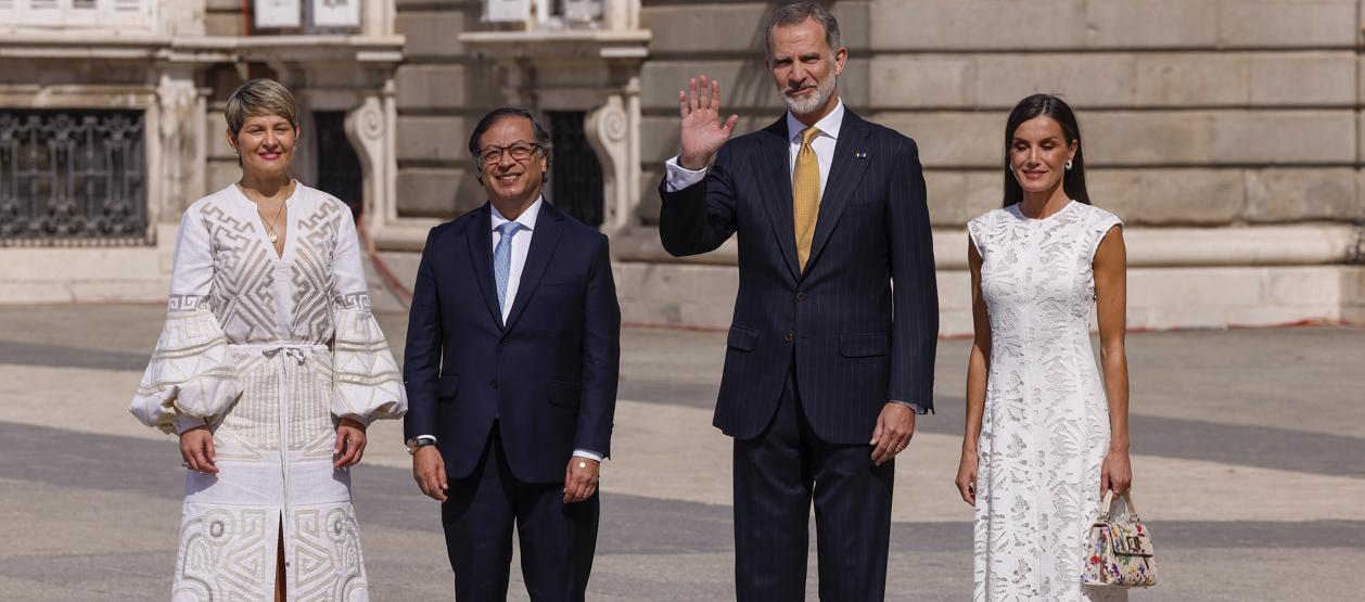 La primera dama Verónica Alcocer; el Presidente Gustavo Petro; el Rey Felipe VI y Letizia.