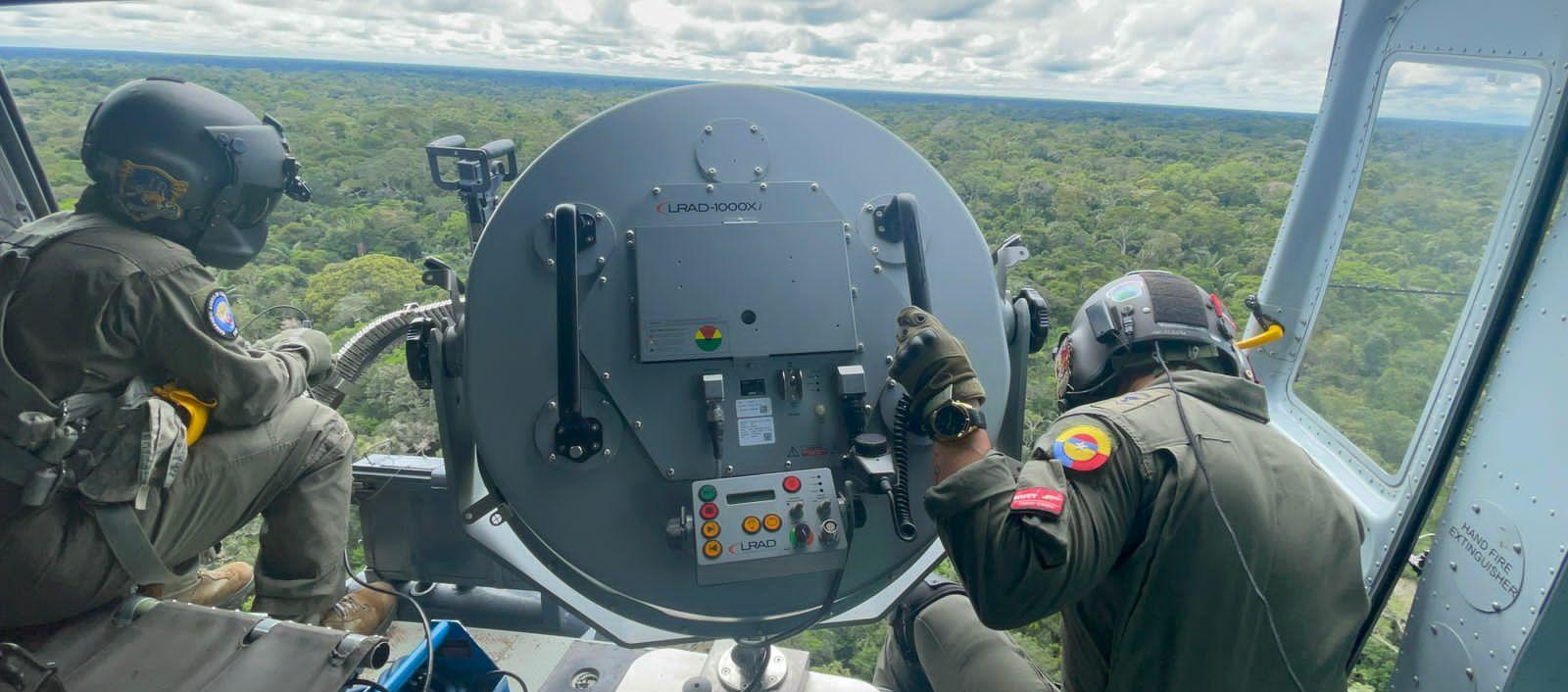Reflectores y altavoces para la busqueda de los menores desaparecidos