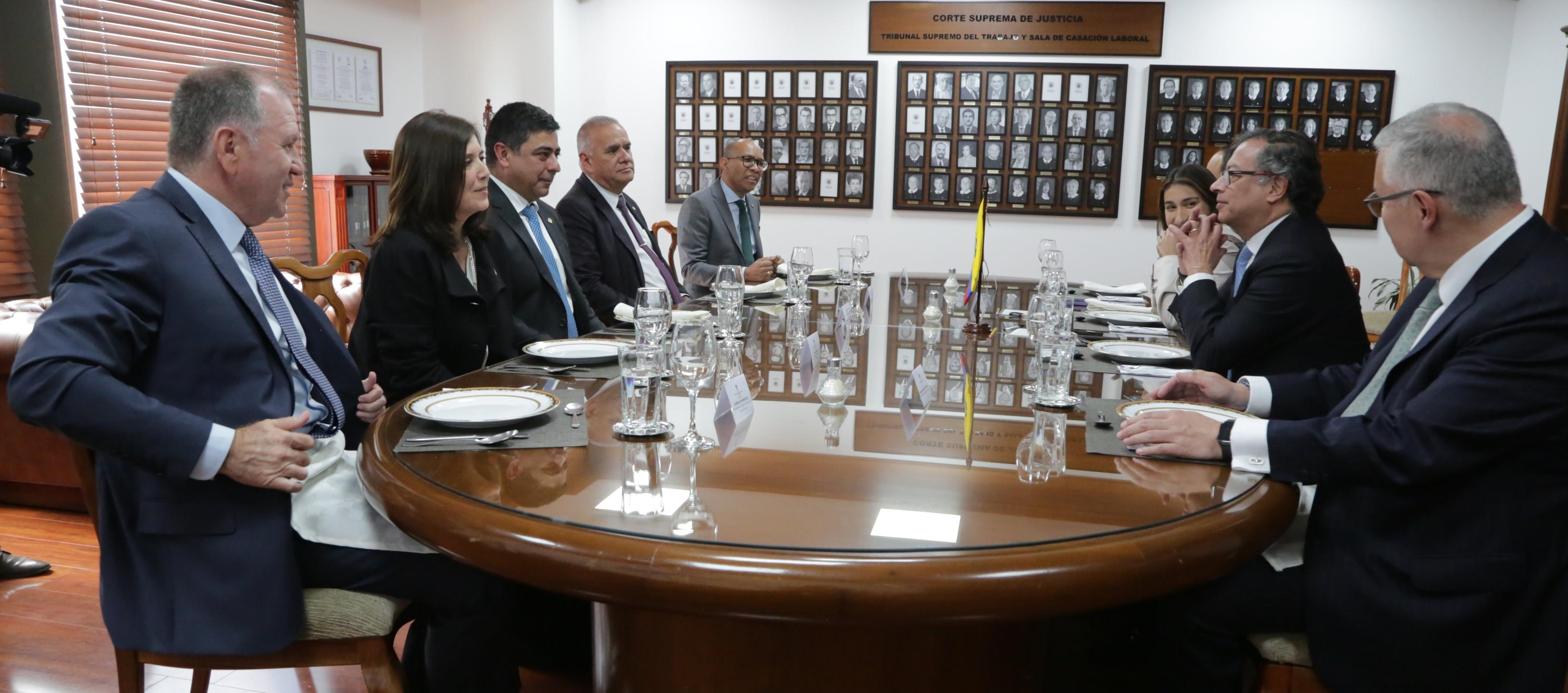 Reunión del Presidente Petro y presidentes de altas cortes.
