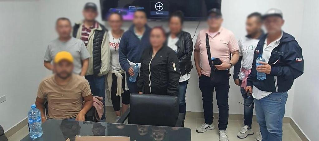 La Fiscalía General de Sonora, México, compartió una imagen de los diez colombianos liberados