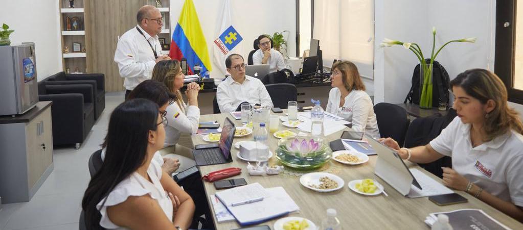 El Fiscal Francisco Barbosa, en compañía de la Vicefiscal General, Martha Mancera; la delegada para la Seguridad Territorial, Luisa Obando; y de los directores seccionales de Córdoba y Sucre, Cindy Tatiana Vargas Tapia y Fernando Salgado,