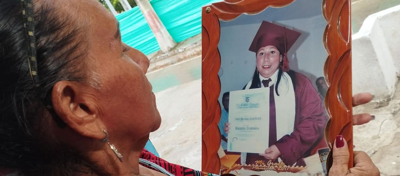 Karen Hernández nuestra una foto de su hija Karen Lisbeth