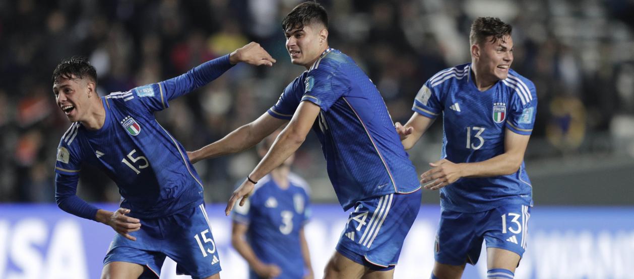 La felicidad de los jugadores italianos tras vencer a Inglaterra. 