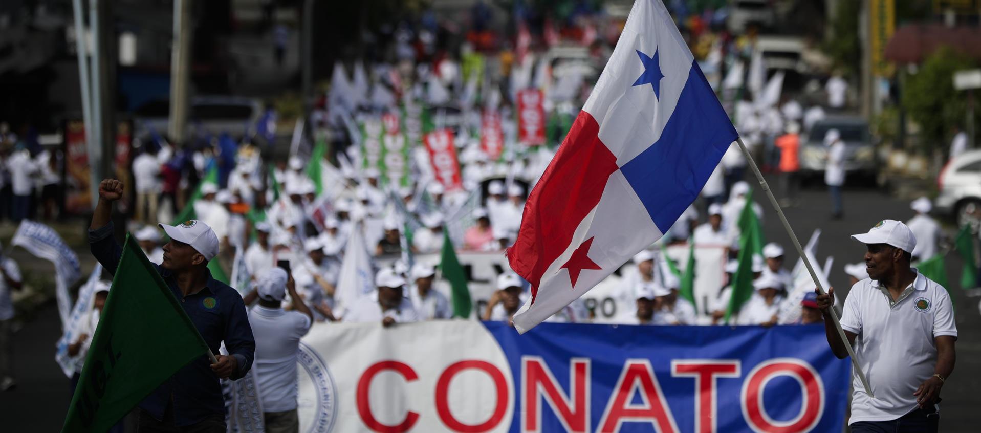 Marcha de trabajadores en Ciudad de Panamá este 1o. de mayo.