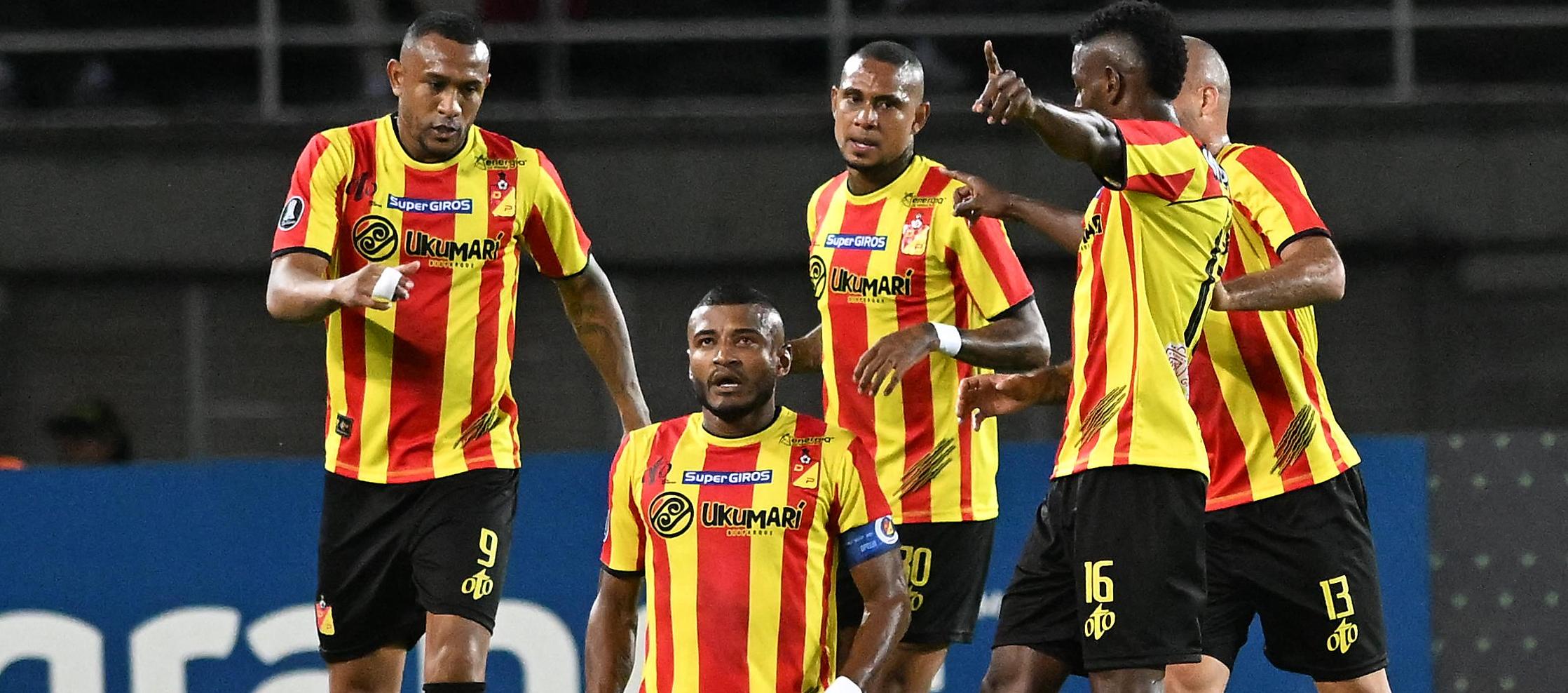 El capitán Carlos Ramírez celebra tras marcar, de pena máxima, el primer gol del Pereira.