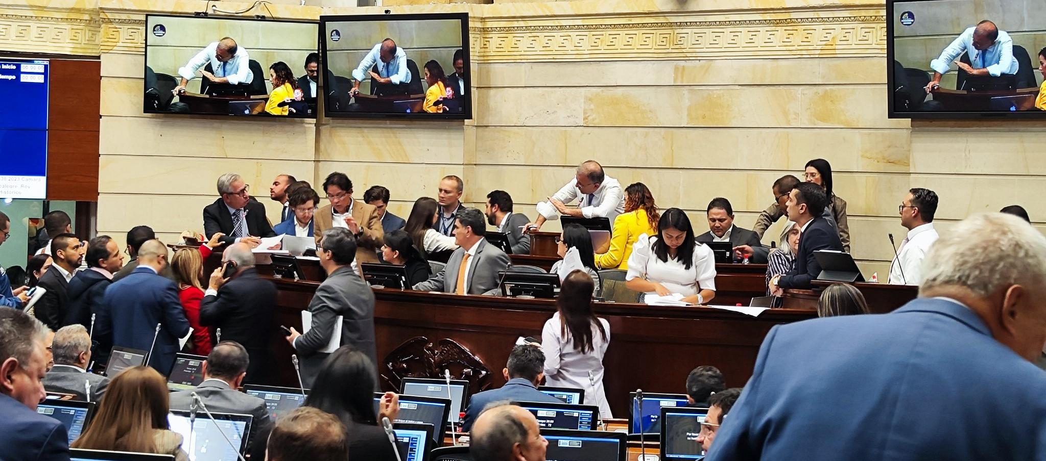 Fueron 13 horas de discusión este miércoles en el Senado.